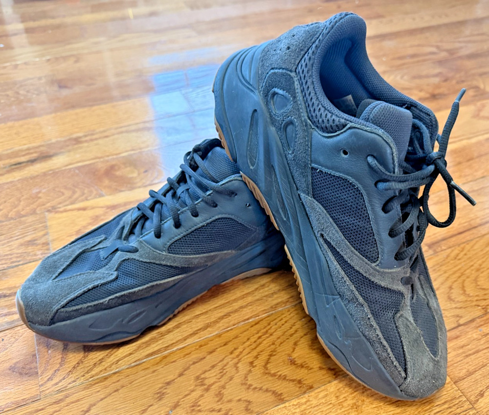 Adidas Yeezy Boost 700 Utility Black Mens Size 11.5 Sneakers FV5304